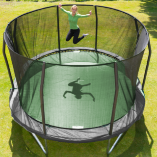 Ovale trampoliner
